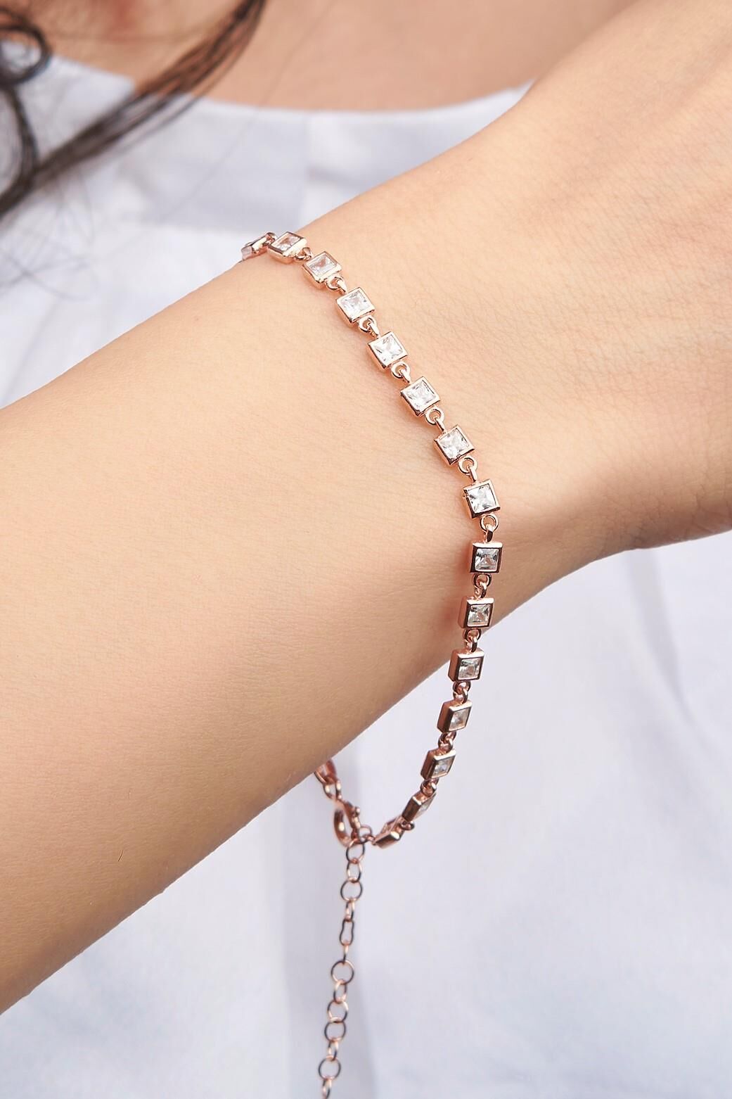 Gümüş Rose Kaplama Beyaz Kare Baget Zirkon Taşlı Pırlanta Modeli Su Yolu Bileklik