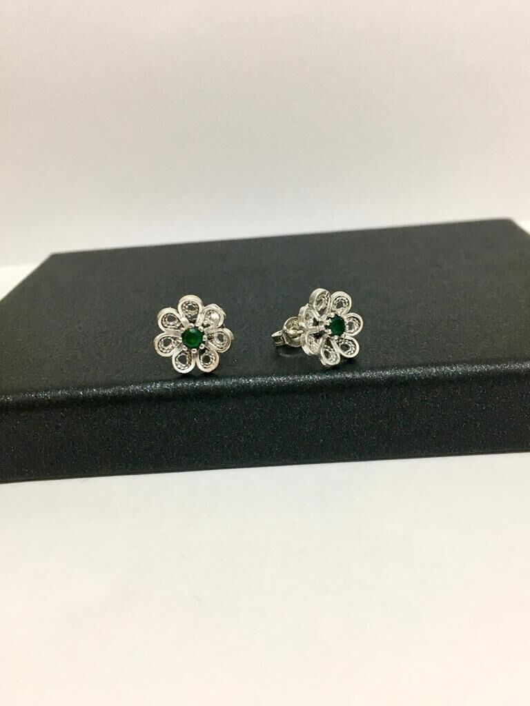 GÜMÜŞ YEŞİL KÖK ZÜMRÜT TAŞLI ÇİÇEK TELKARİ KÜPE