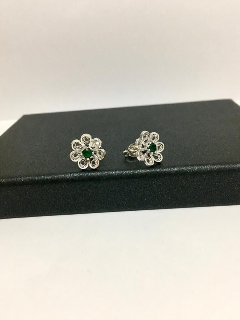 GÜMÜŞ YEŞİL KÖK ZÜMRÜT TAŞLI ÇİÇEK TELKARİ KÜPE