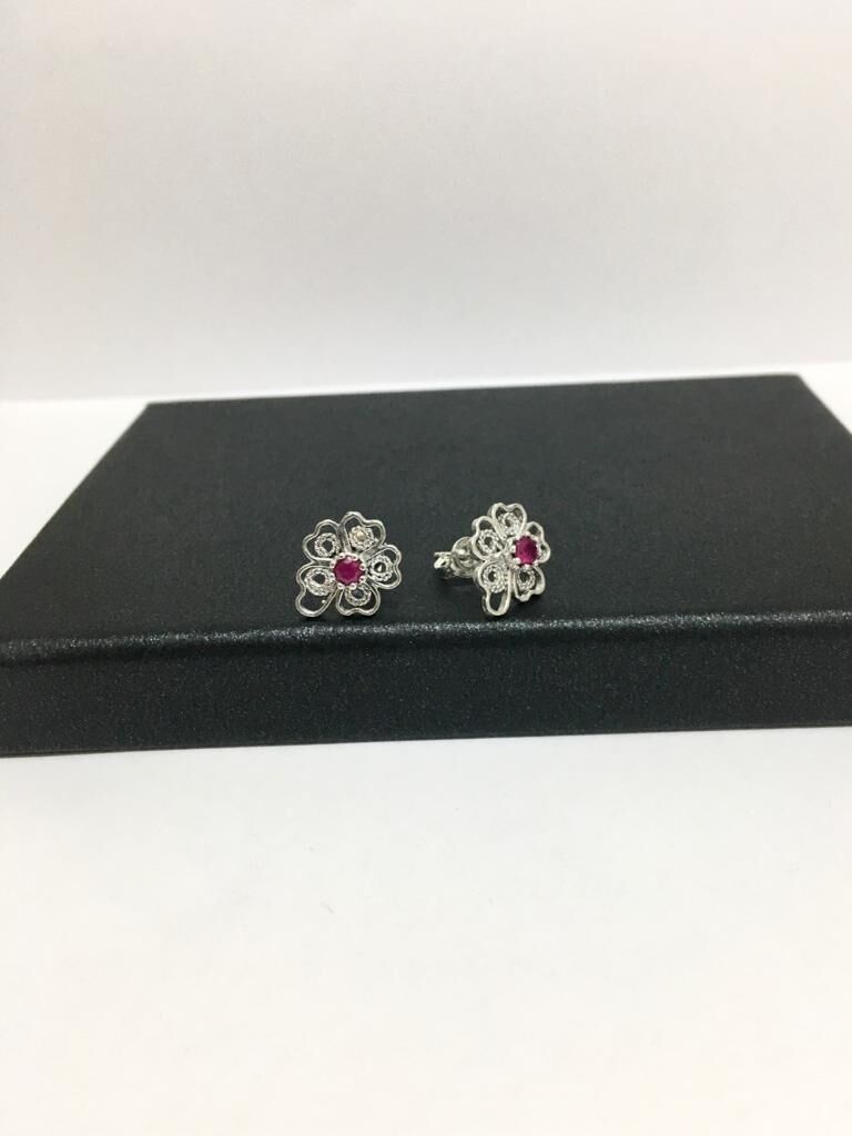 GÜMÜŞ KÖK YAKUT TAŞLI TELKARİ YONCA KÜPE