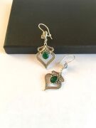 GÜMÜŞ TELKARİ KÖK ZÜMRÜT TAŞLI SALLANTILI KÜPE