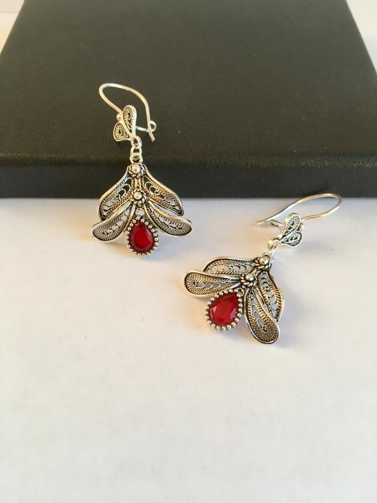 GÜMÜŞ KÖK YAKUT TAŞLI TELKARİ ZAMBAK KÜPE