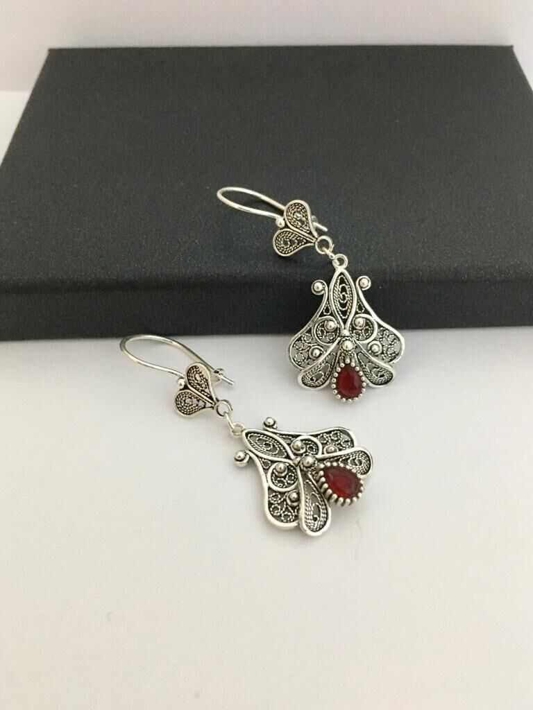 GÜMÜŞ TELKARİ KIRMIZI TAŞLI ÇİÇEK KÜPE