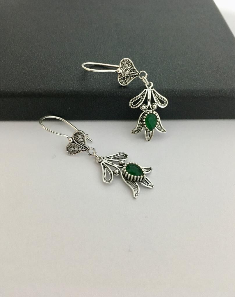 TELKARİ LALE KÖK ZÜMRÜT TAŞLI YEŞİL GÜMÜŞ KÜPE