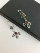 GÜMÜŞ TELKARİ KÖK YAKUT TAŞLI KALPLİ KÜPE