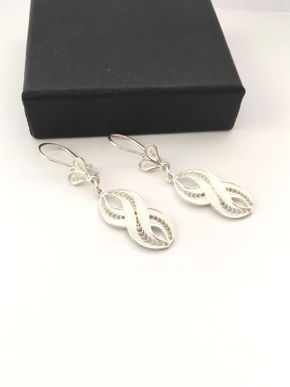 GÜMÜŞ SONSUZLUK BEYAZ TELKARİ KÜPE