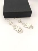 GÜMÜŞ SONSUZLUK BEYAZ TELKARİ KÜPE