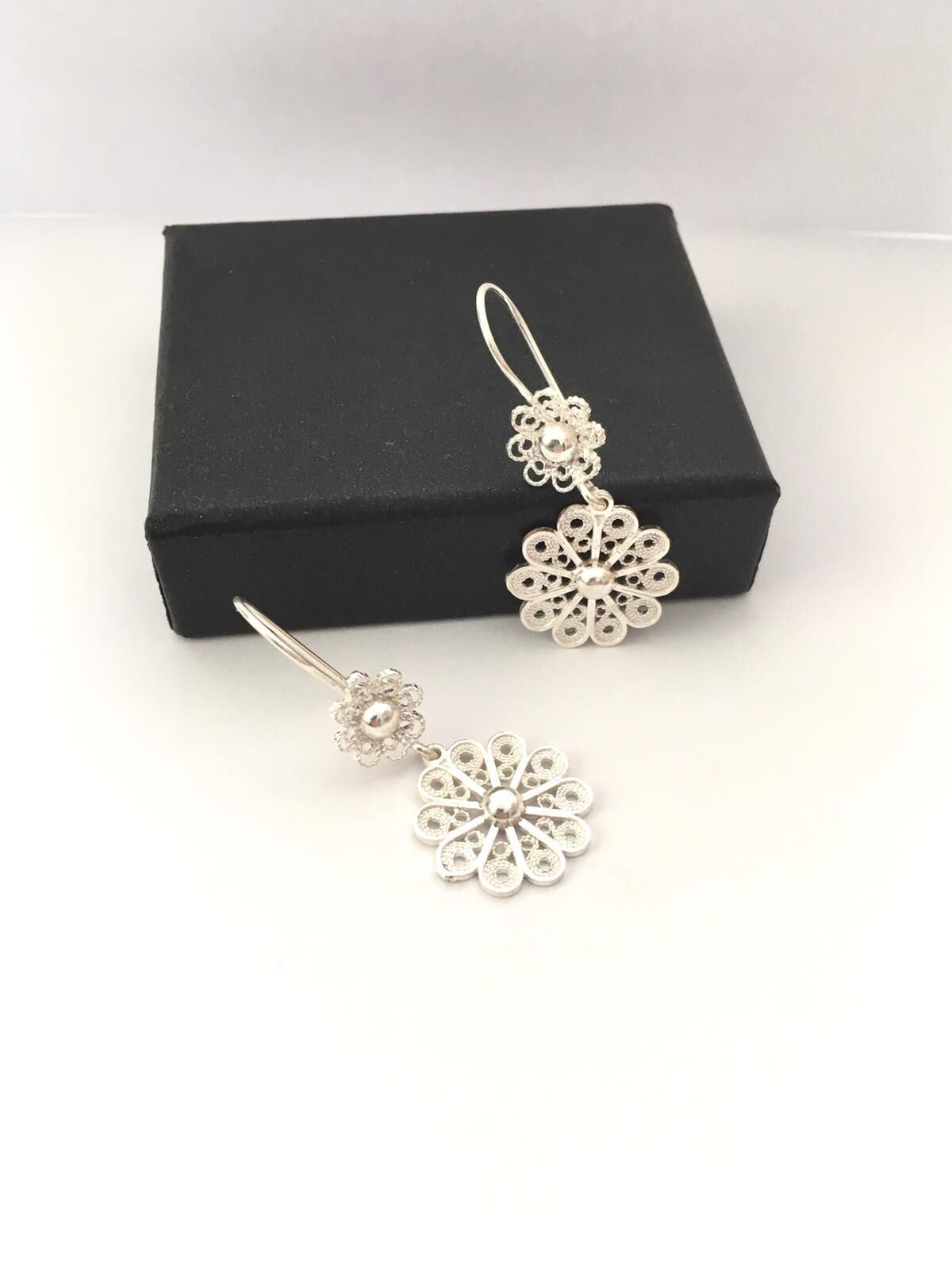 GÜMÜŞ TELKARİ ÇİÇEK KÜPE