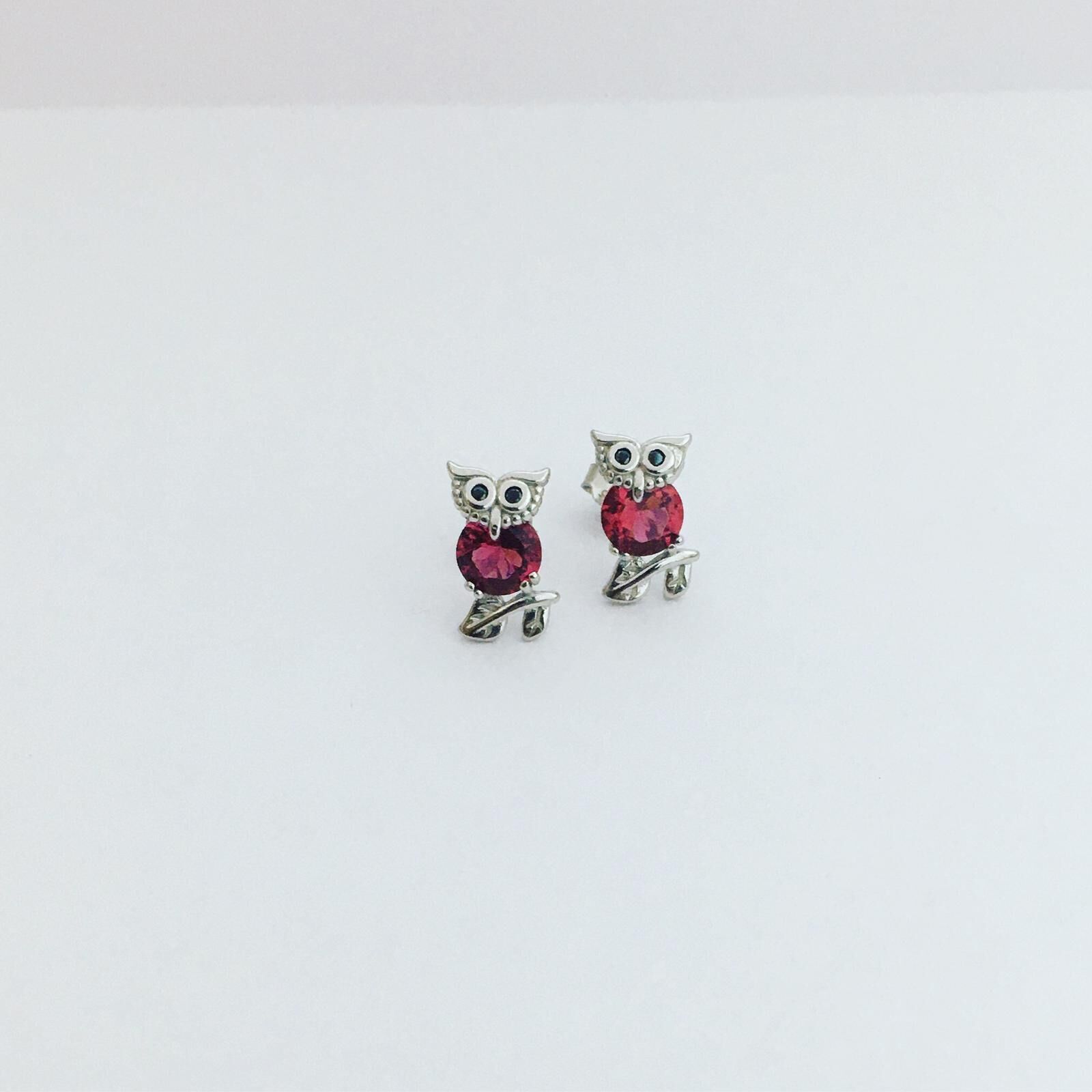 GÜMÜŞ KOYU PEMBE ZİRKON TAŞLI KÜÇÜK BAYKUŞ KÜPE