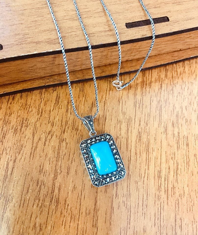 GÜMÜŞ MARKAZİT VE FİRUZE TAŞLI DİKDÖRTGEN KOLYE