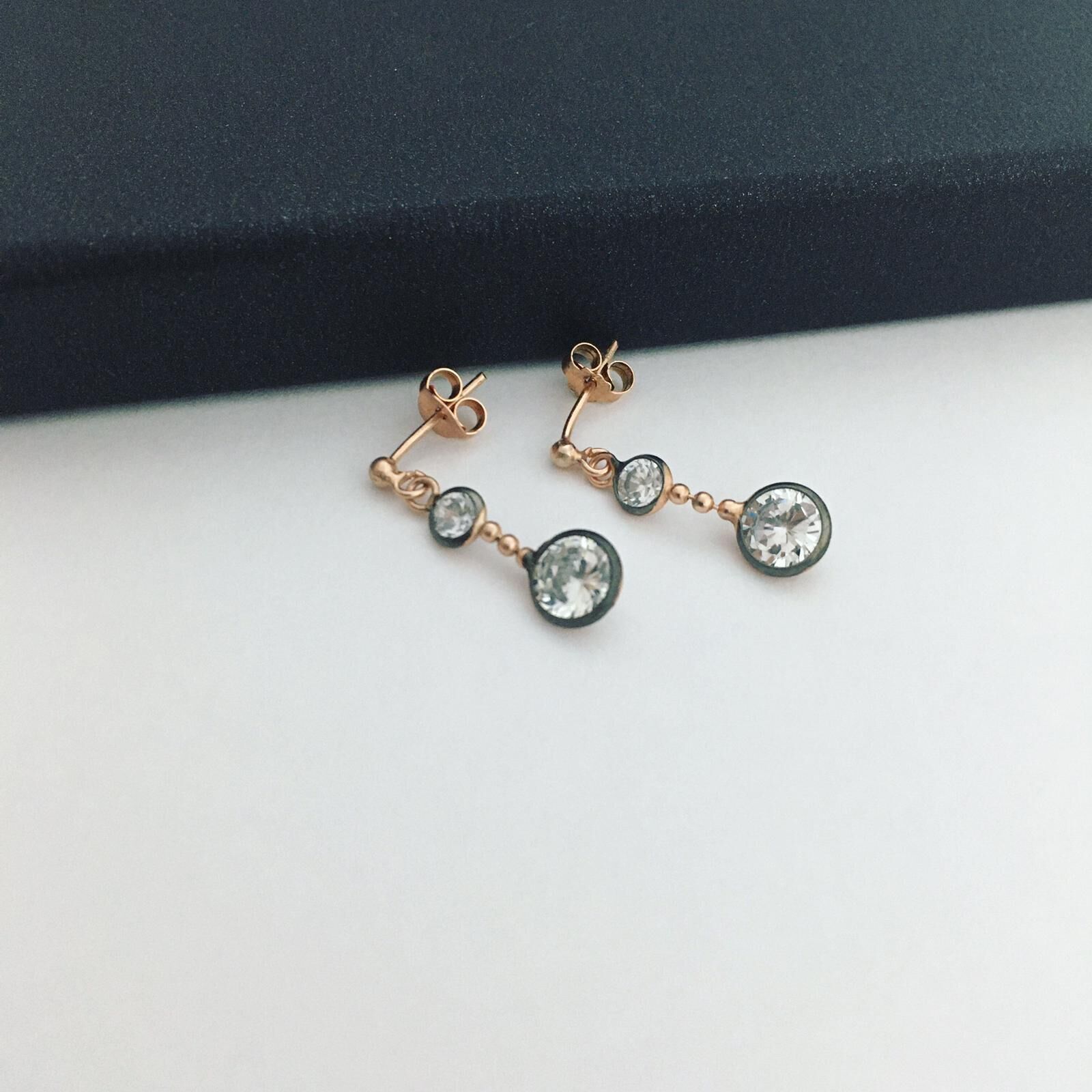 GÜMÜŞ ROSE PIRLANTA MONTÜRLÜ ZİRKON TAŞLI  KÜPE