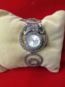 GÜMÜŞ MARKAZİT TAŞLI KAPLAN FİGÜRLÜ SAAT