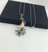 GÜMÜŞ TELKARİ KÖK ZÜMRÜT VE KÖK YAKUT TAŞLI TAVUS KUŞU KOLYE