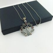 GÜMÜŞ TELKARİ RENKLİ TAVUS KUŞU KOLYE