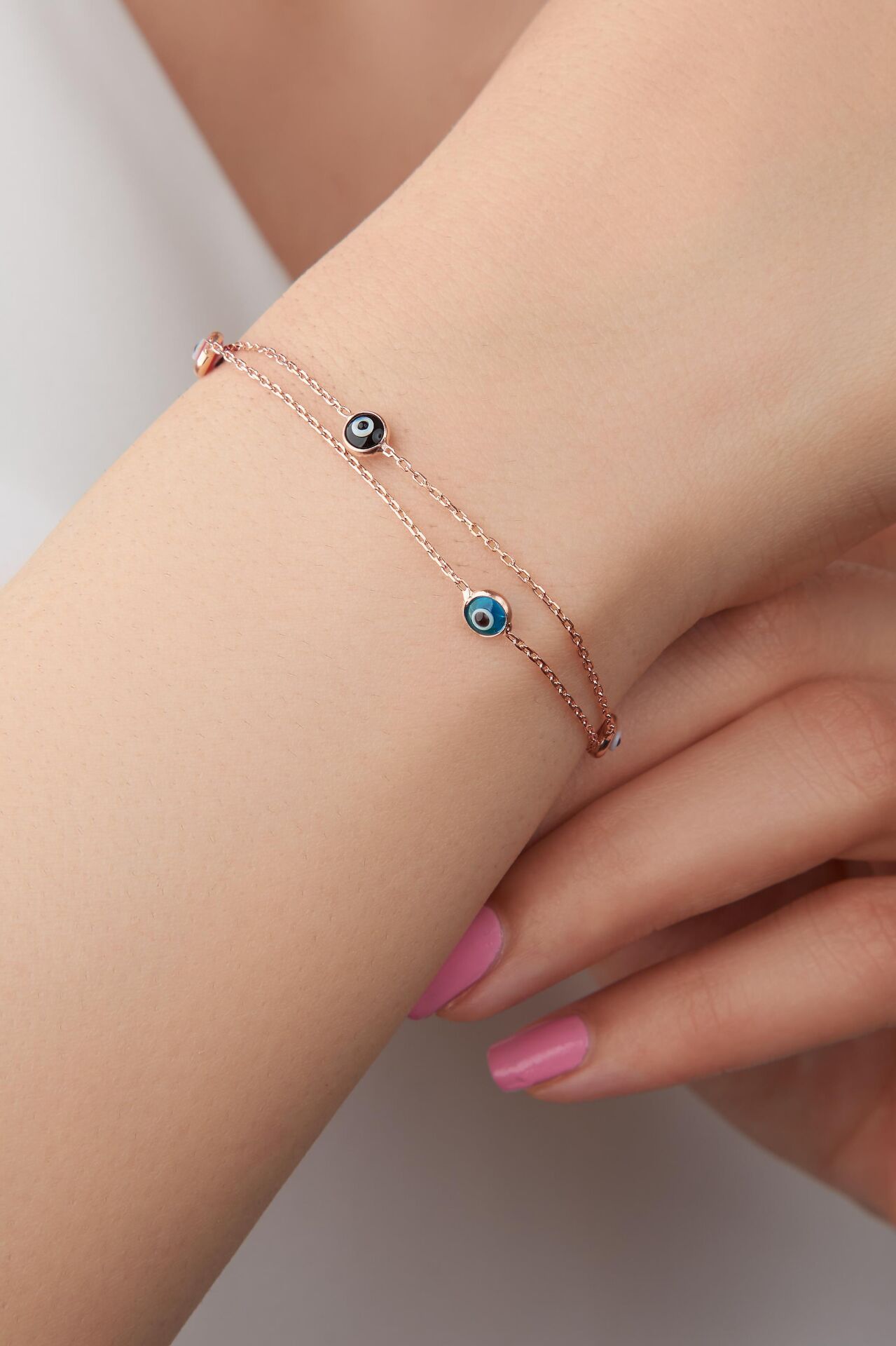 GÜMÜŞ ROSE RENKLİ GÖZ NAZAR BONCUKLU ÇİFT ZİNCİRLİ BİLEKLİK