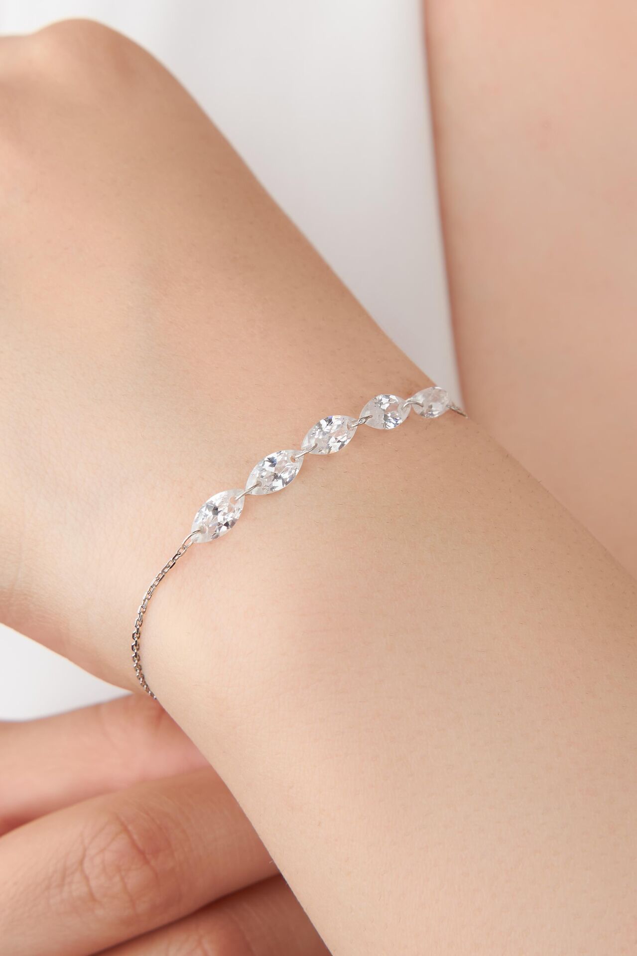 GÜMÜŞ MEKİK ZİRKON TAŞLI BİLEKLİK