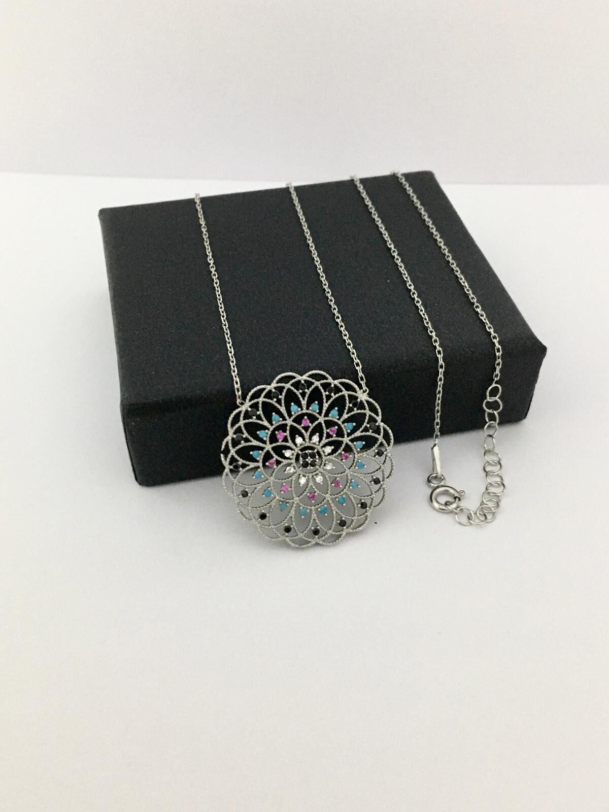 GÜMÜŞ RENKLİ TAŞLI YAŞAM ÇİÇEĞİ KOLYE