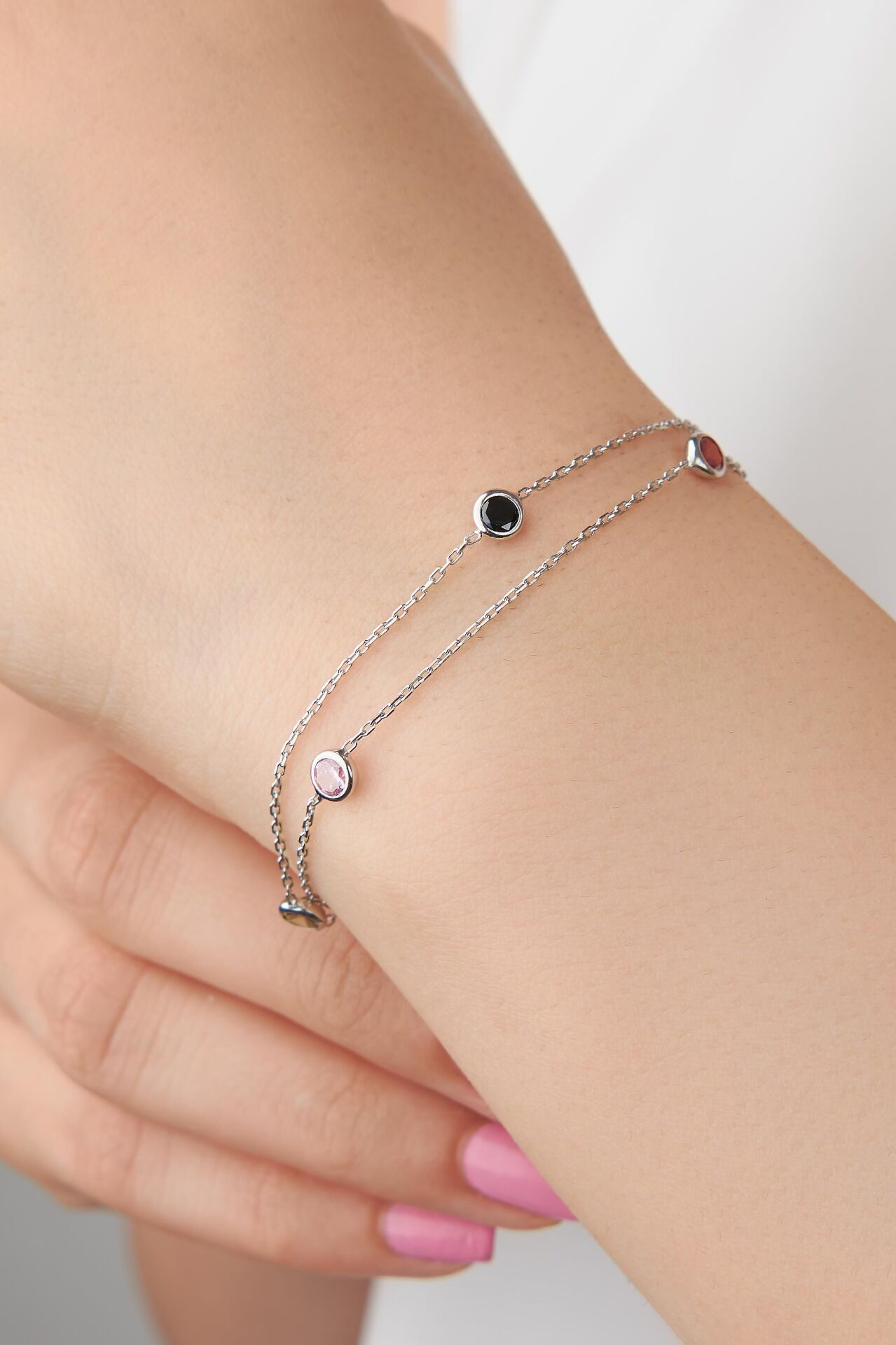 GÜMÜŞ RENKLİ ZİRKON TAŞLI İKİ ZİNCİRLİ BİLEKLİK