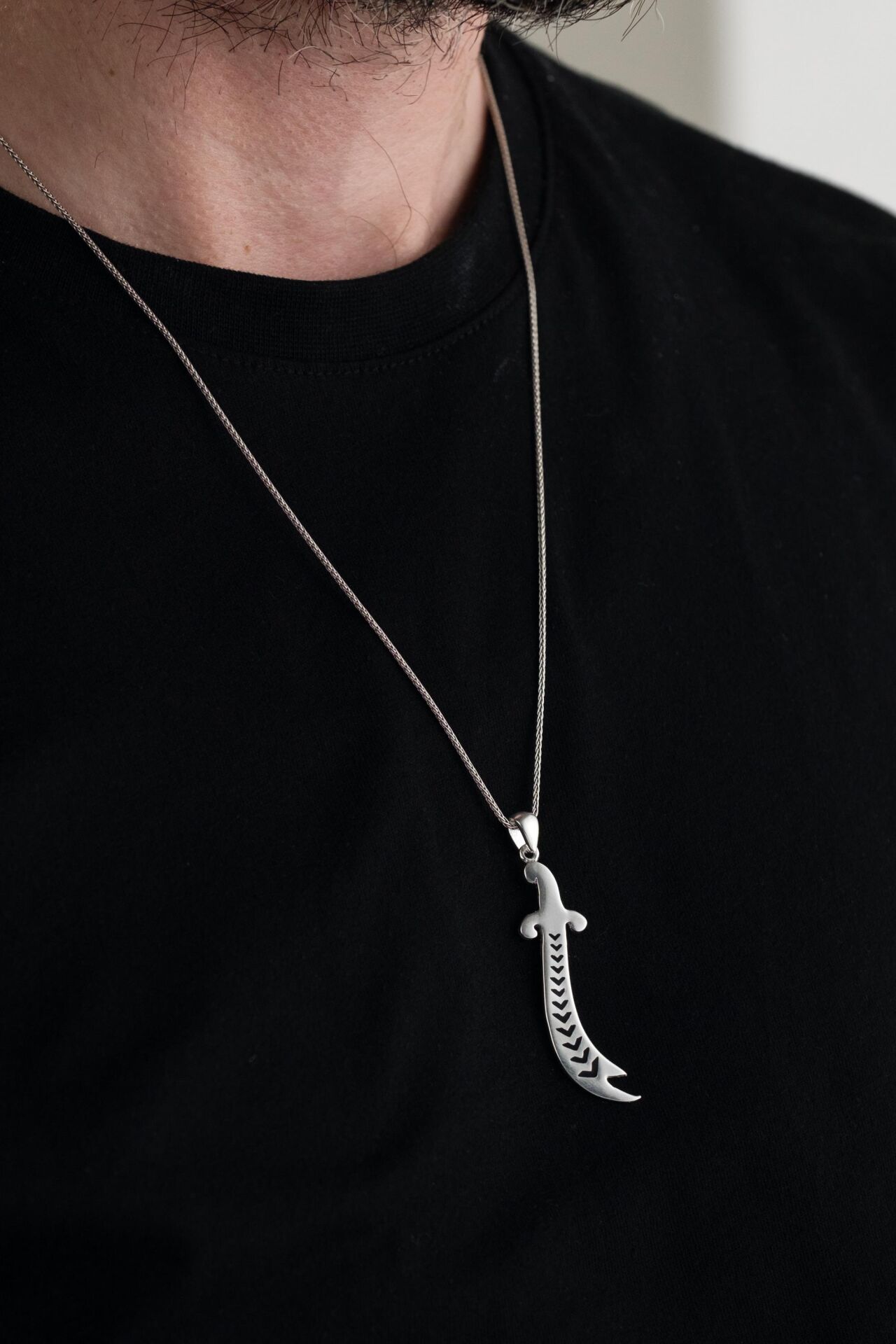 GÜMÜŞ HZ ALİ ZÜLFİKAR SİYAH OK DESENLİ KILIÇ KILICI Erkek Kolye