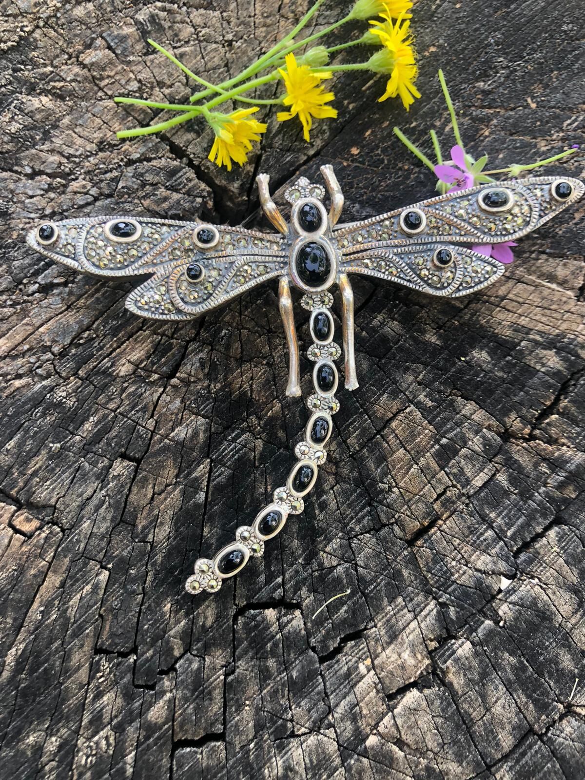 GÜMÜŞ MARKAZİT VE SİYAH TAŞLI YUSUFÇUK BROŞ