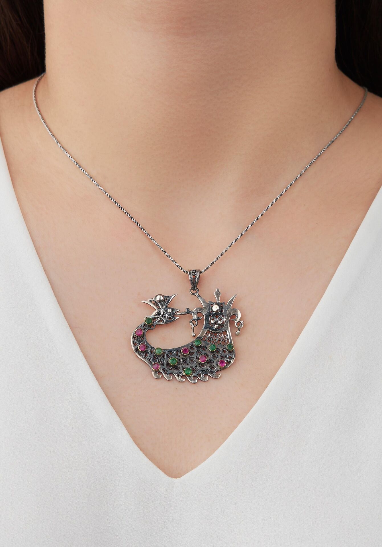 GÜMÜŞ KÖK ZÜMRÜT VE YAKUT TAŞLI TELKARİ ŞAHMERAN KOLYE