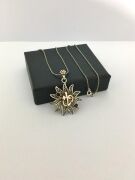 GÜMÜŞ TELKARİ VAV ELİF HARFİ KÖK SAFİR TAŞLI ÇİÇEK KOLYE