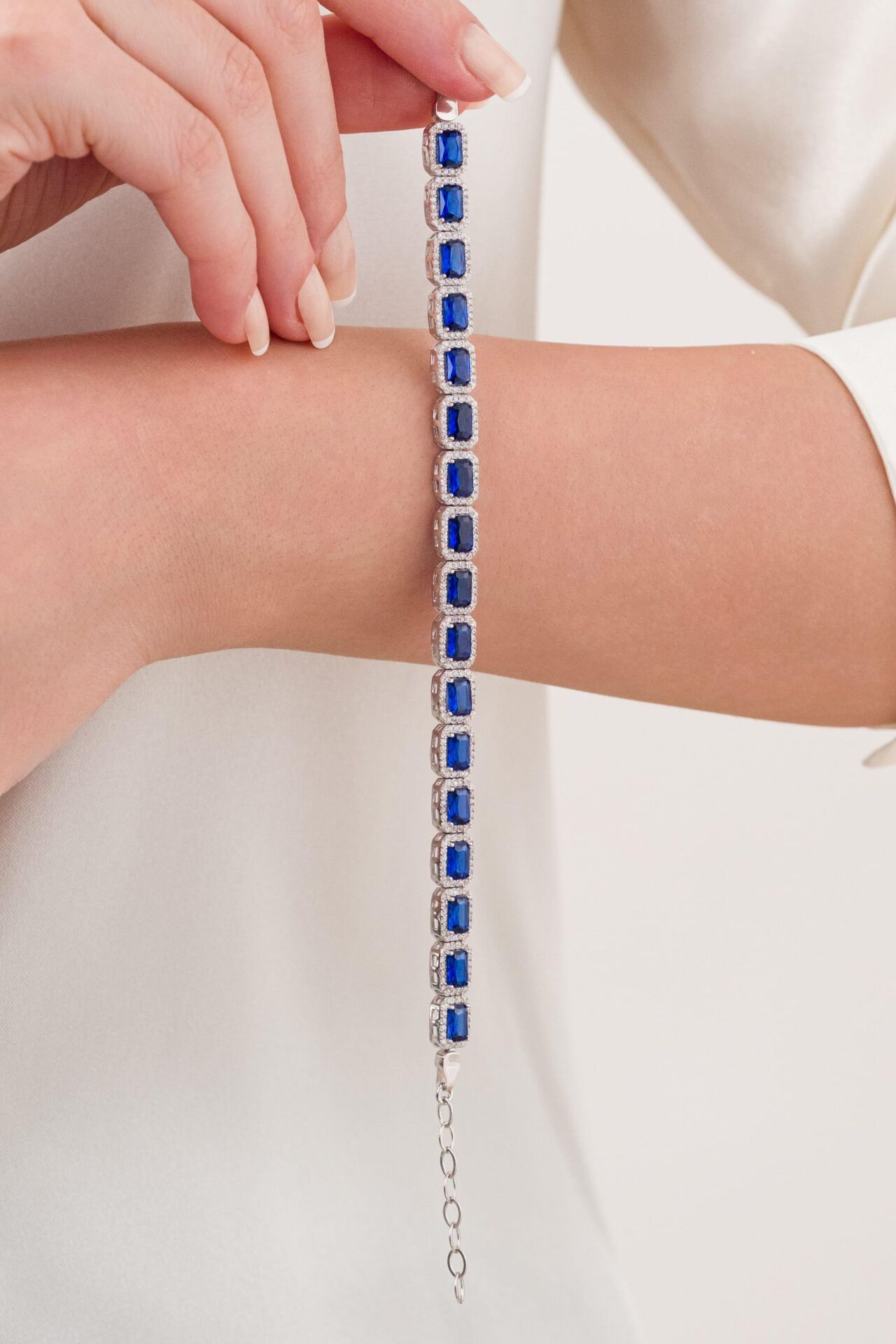 Gümüş Dikdörtgen Baget Parlament Mavisi Zirkon Taşlı Rodyumlu Su Yolu Bileklik