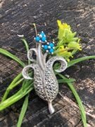 GÜMÜŞ MARKAZİT VE FİRUZE TAŞLI ÇİÇEK BROŞ