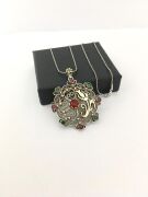 GÜMÜŞ TELKARİ LALE KÖK YAKUT VE KÖK ZÜMRÜT TAŞLI KOLYE