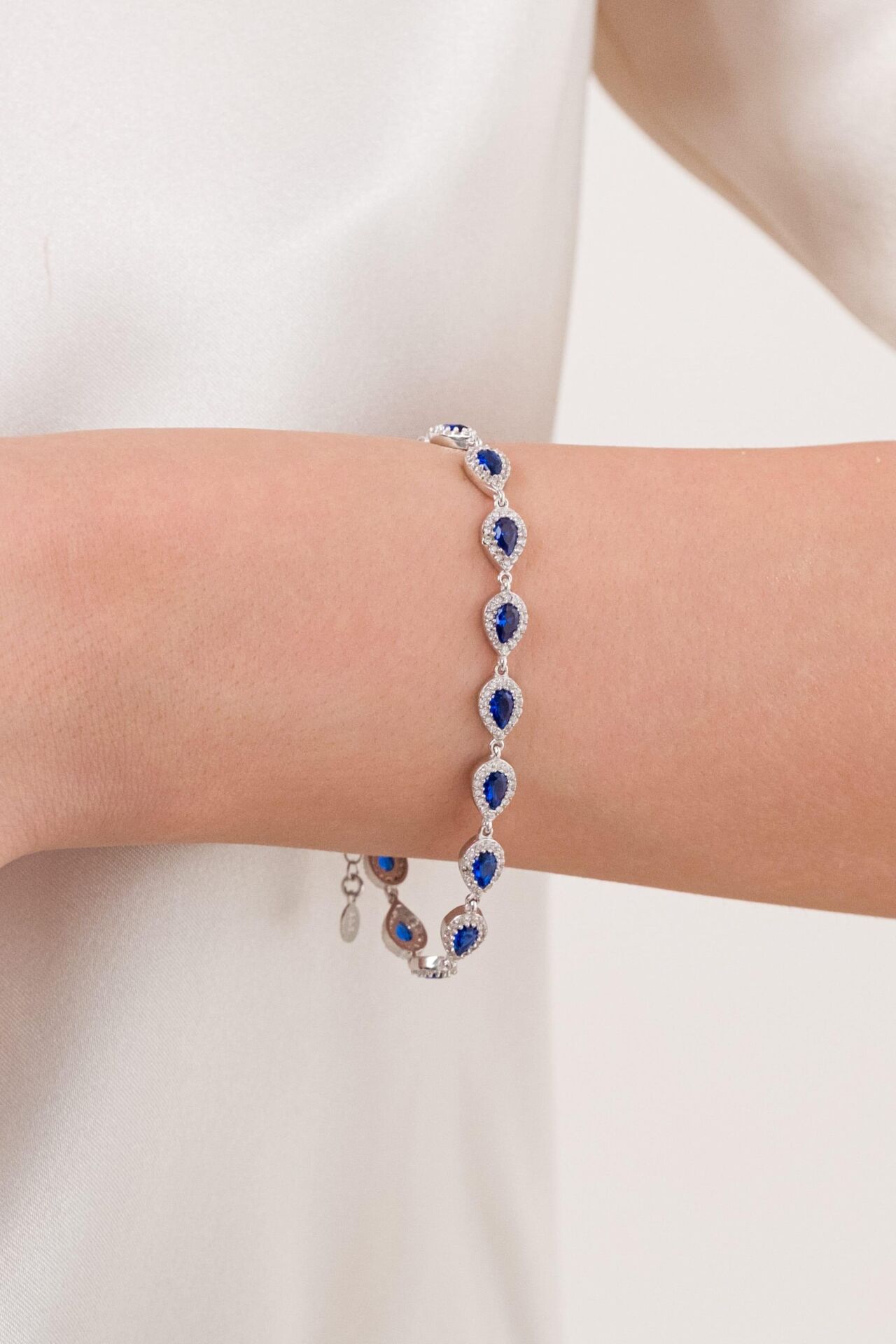 Gümüş Damla Model Parlament Mavi Lacivert Zirkon Taşlı Su Yolu Bileklik