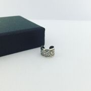 GÜMÜŞ ESKİTME DESENLİ HALKA KIKIRDAK KÜPE