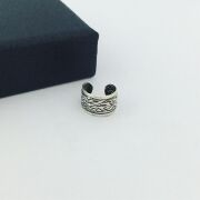 GÜMÜŞ ESKİTME DESENLİ HALKA KIKIRDAK KÜPE