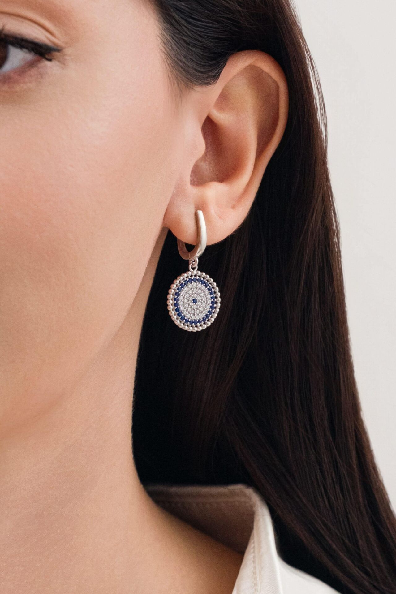 GÜMÜŞ NAZAR BONCUKLU GÖZ ÇERÇEVELİ KÜPE