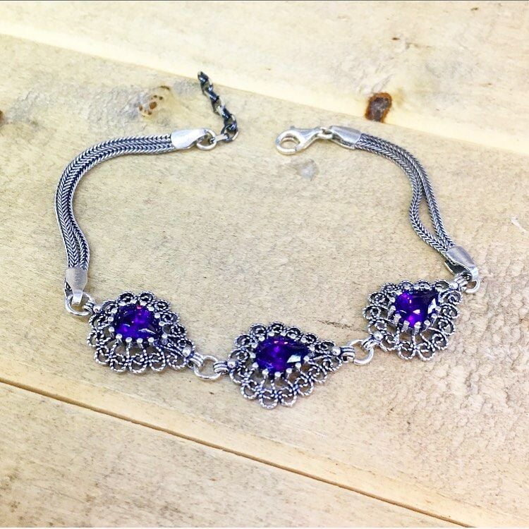 GÜMÜŞ TELKARİ İŞLEME DAMLA MODEL MOR TAŞLI BİLEKLİK