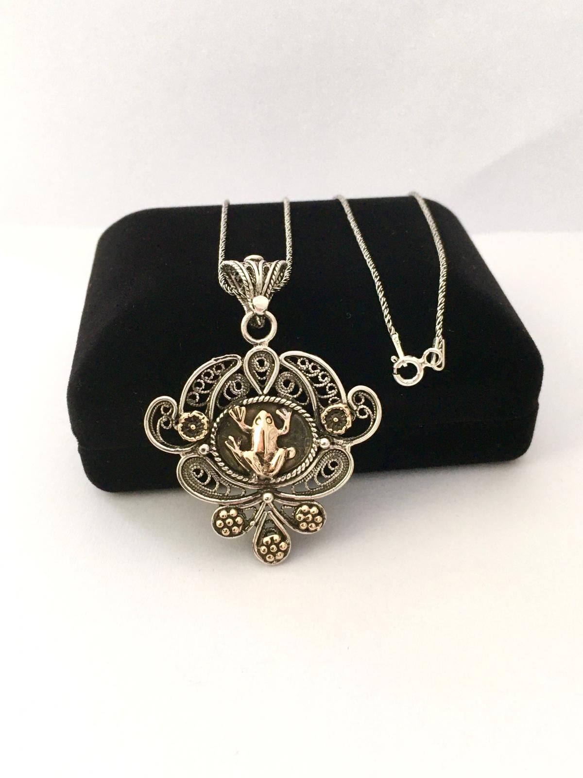 GÜMÜŞ TELKARİ KURBAĞA MOTİFLİ KOLYE