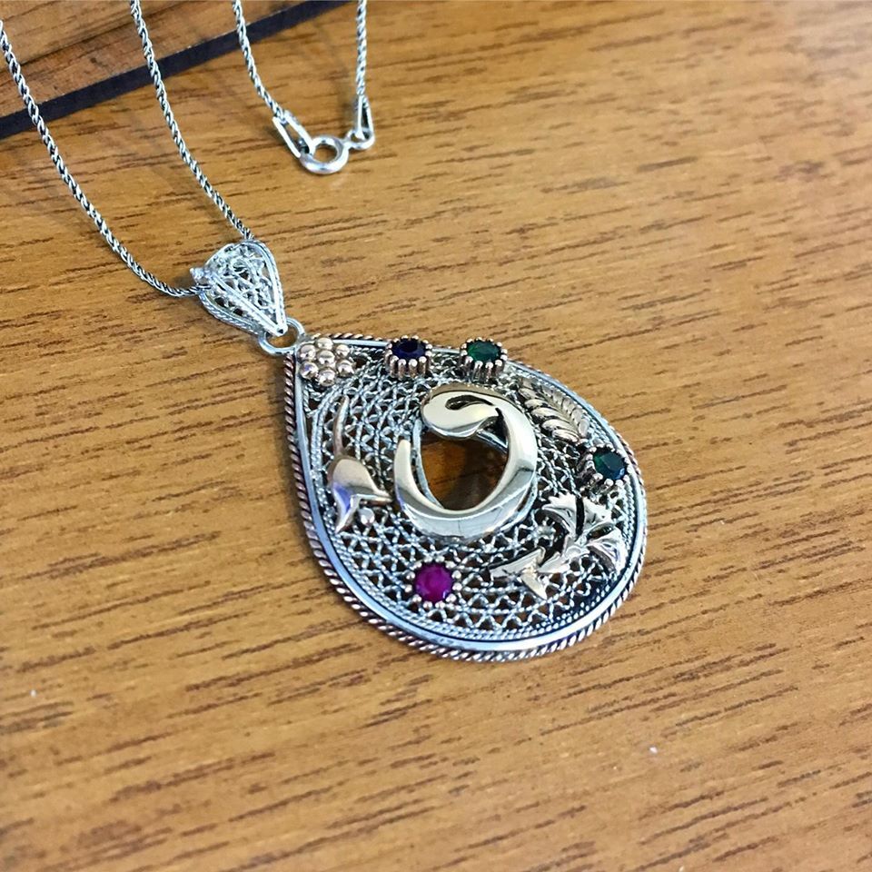 GÜMÜŞ TELKARİ  LALE VE VAV HARFİ DESENLİ GÜMÜŞ KOLYE