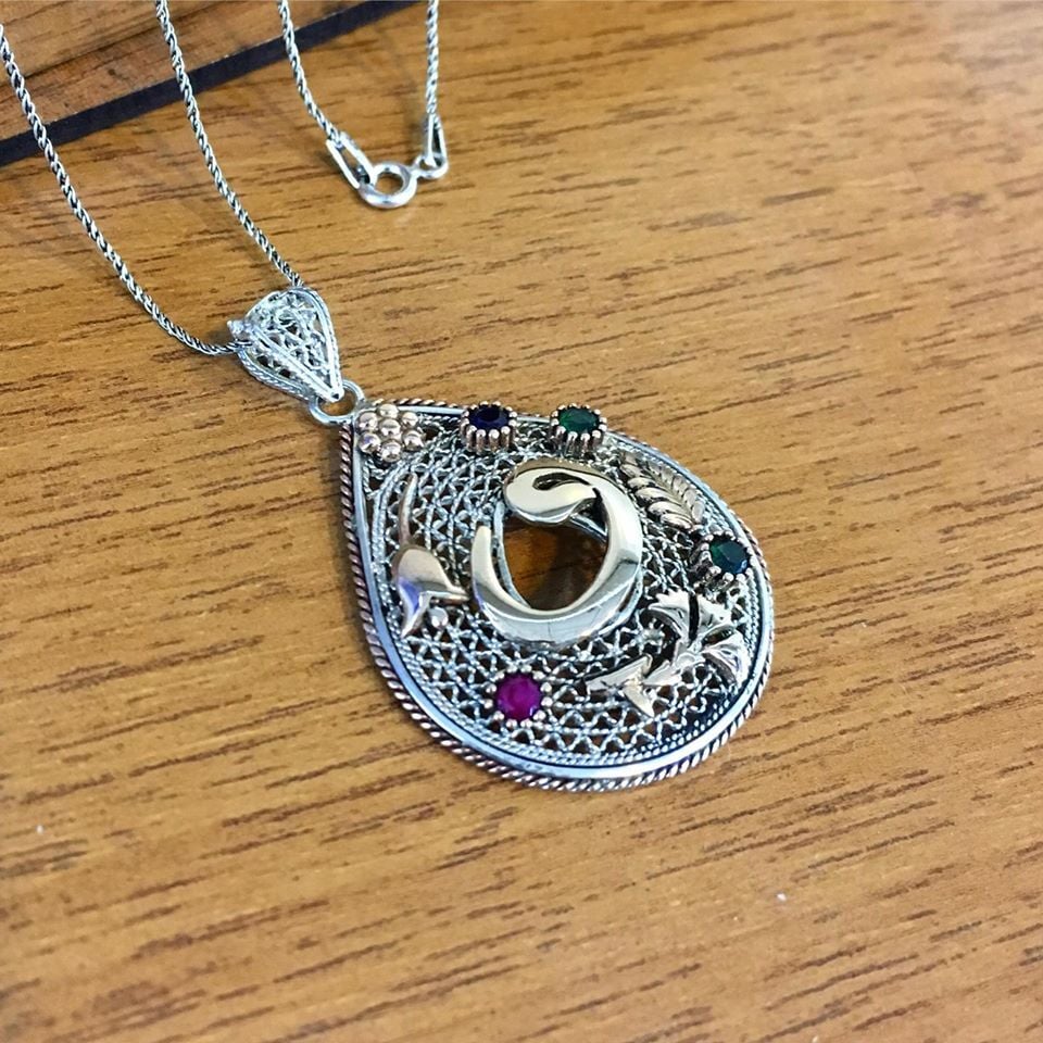 GÜMÜŞ TELKARİ  LALE VE VAV HARFİ DESENLİ GÜMÜŞ KOLYE