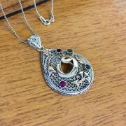 GÜMÜŞ TELKARİ  LALE VE VAV HARFİ DESENLİ GÜMÜŞ KOLYE