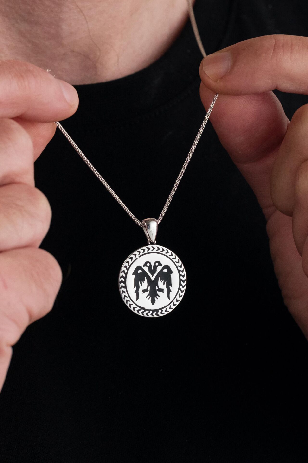 GÜMÜŞ ÇİFT BAŞLI SELÇUKLU KARTAL SİYAH MİNELİ ERKEK ZİNCİR KOLYE