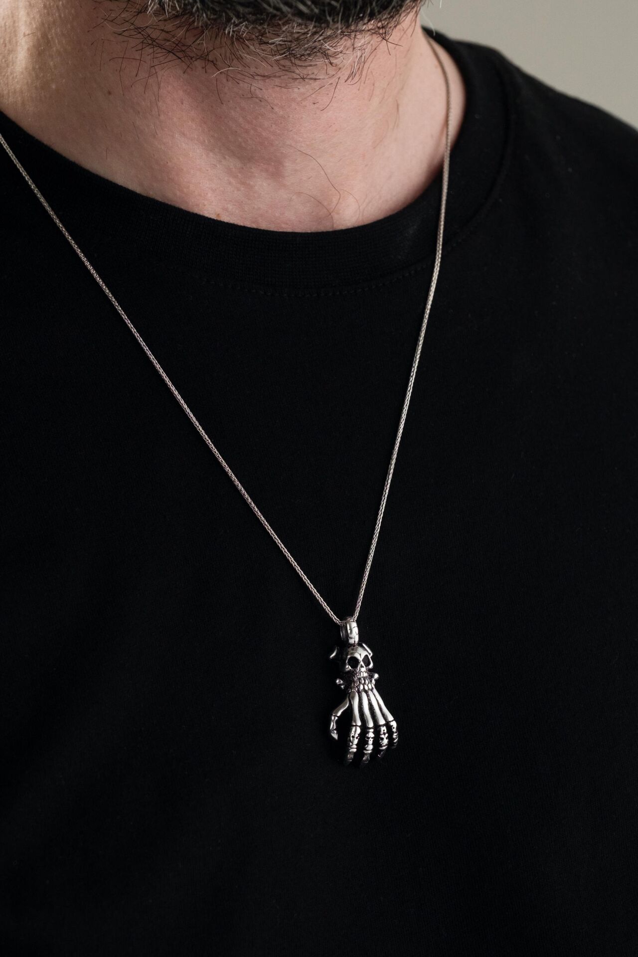 925 Ayar Gümüş Kuru Kafa İskelet Eli Erkek Kolye
