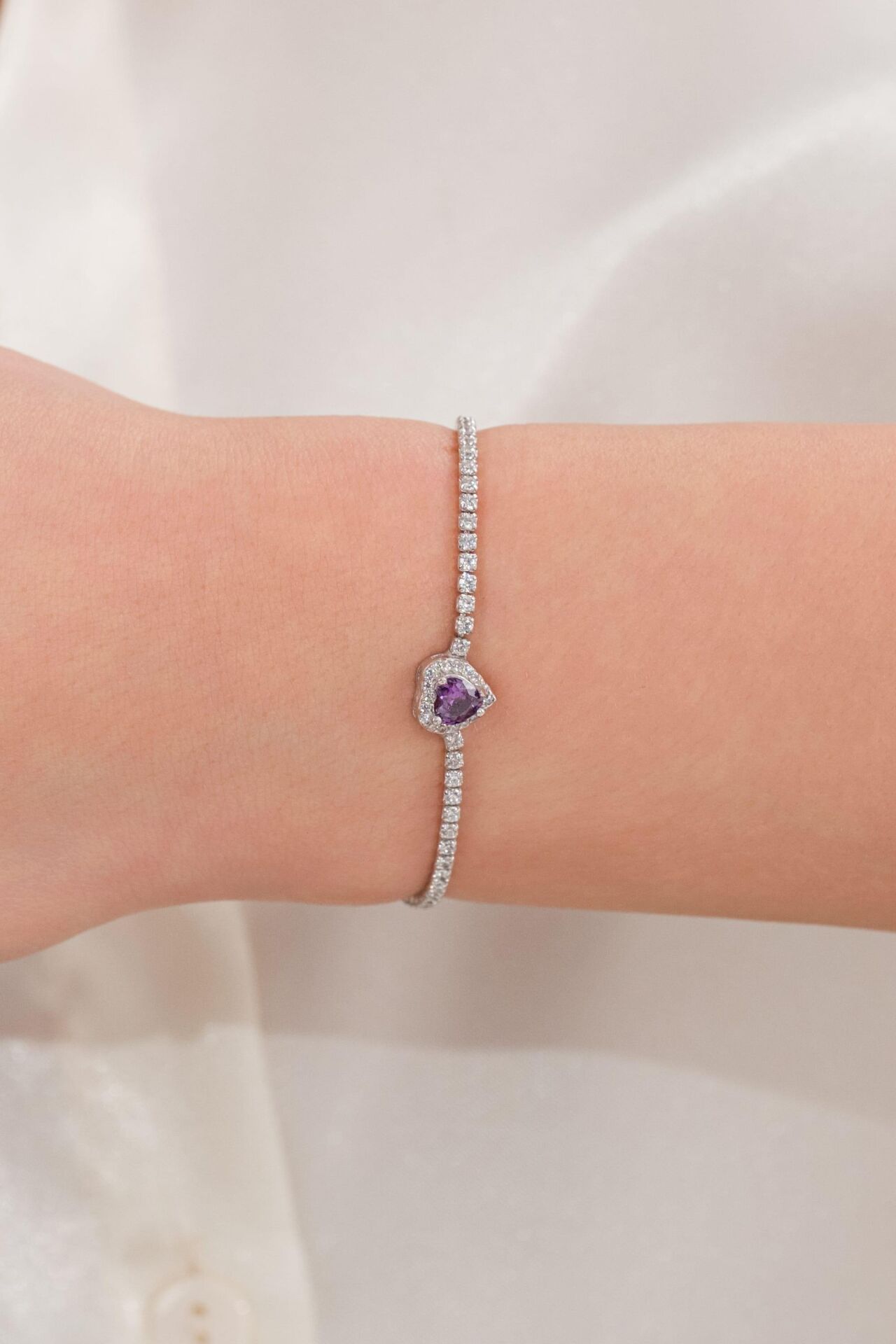 Gümüş Mor Ametist ve Beyaz Zirkon Taşlı Kalp Kalpli Su Yolu Zincirli Bileklik