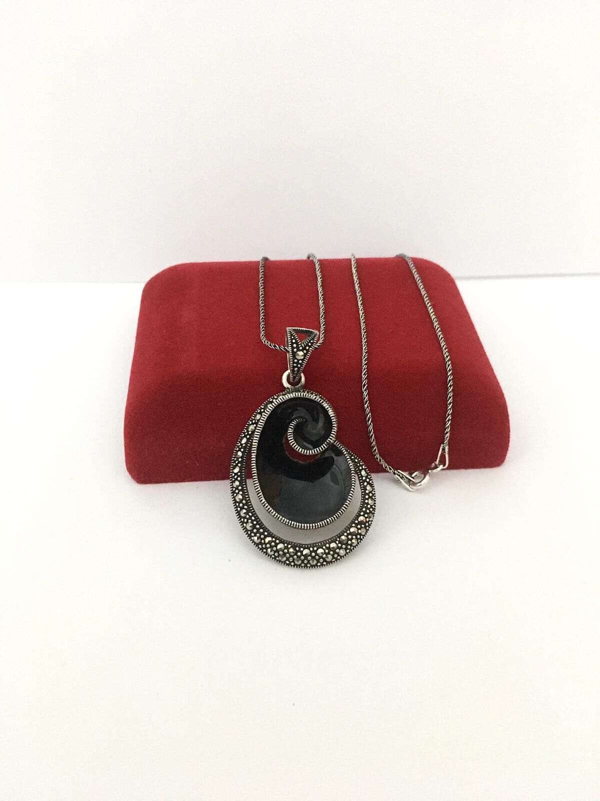 GÜMÜŞ MARKAZİT VE SİYAH MİNE İŞLEMELİ HELEZON KOLYE