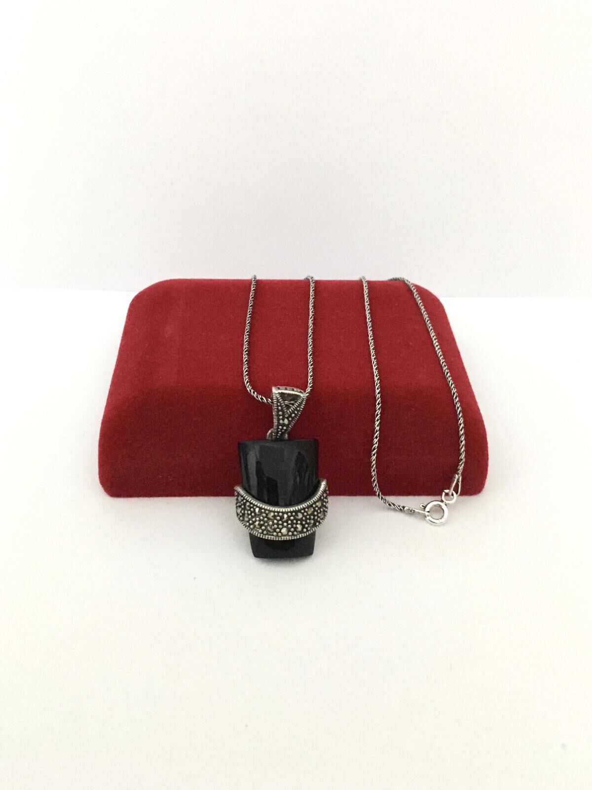 GÜMÜŞ DİKDÖRTGEN MARKAZİT VE SİYAH TAŞLI KOLYE