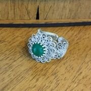 GÜMÜŞ TELKARİ YEŞİL KÖK ZÜMRÜT TAŞLI YÜZÜK